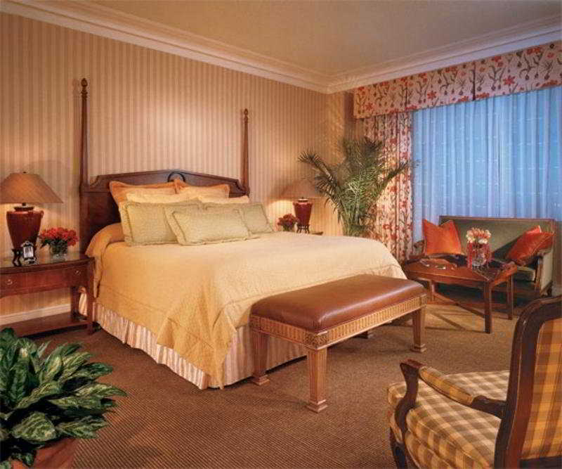 Peabody Hotel 4*
